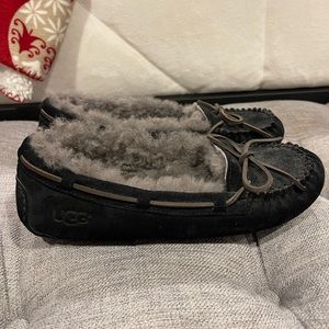 UGG women’s moccasins sz 9